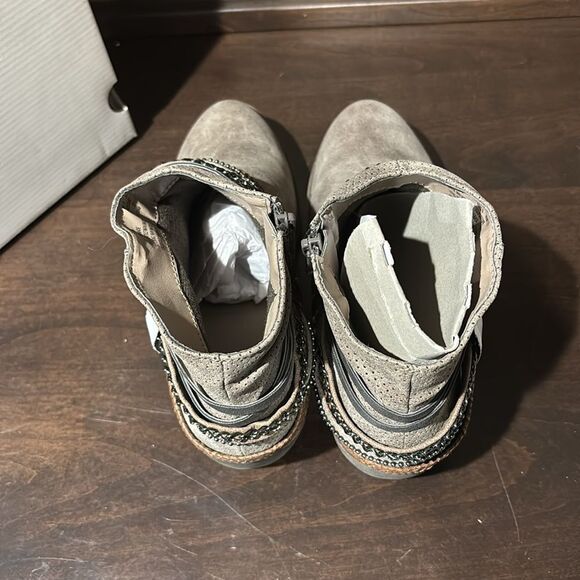 NIB Nee SO Tan Beige Belted Zippered Ankle Boots Size 8.5 - Picture 8 of 11